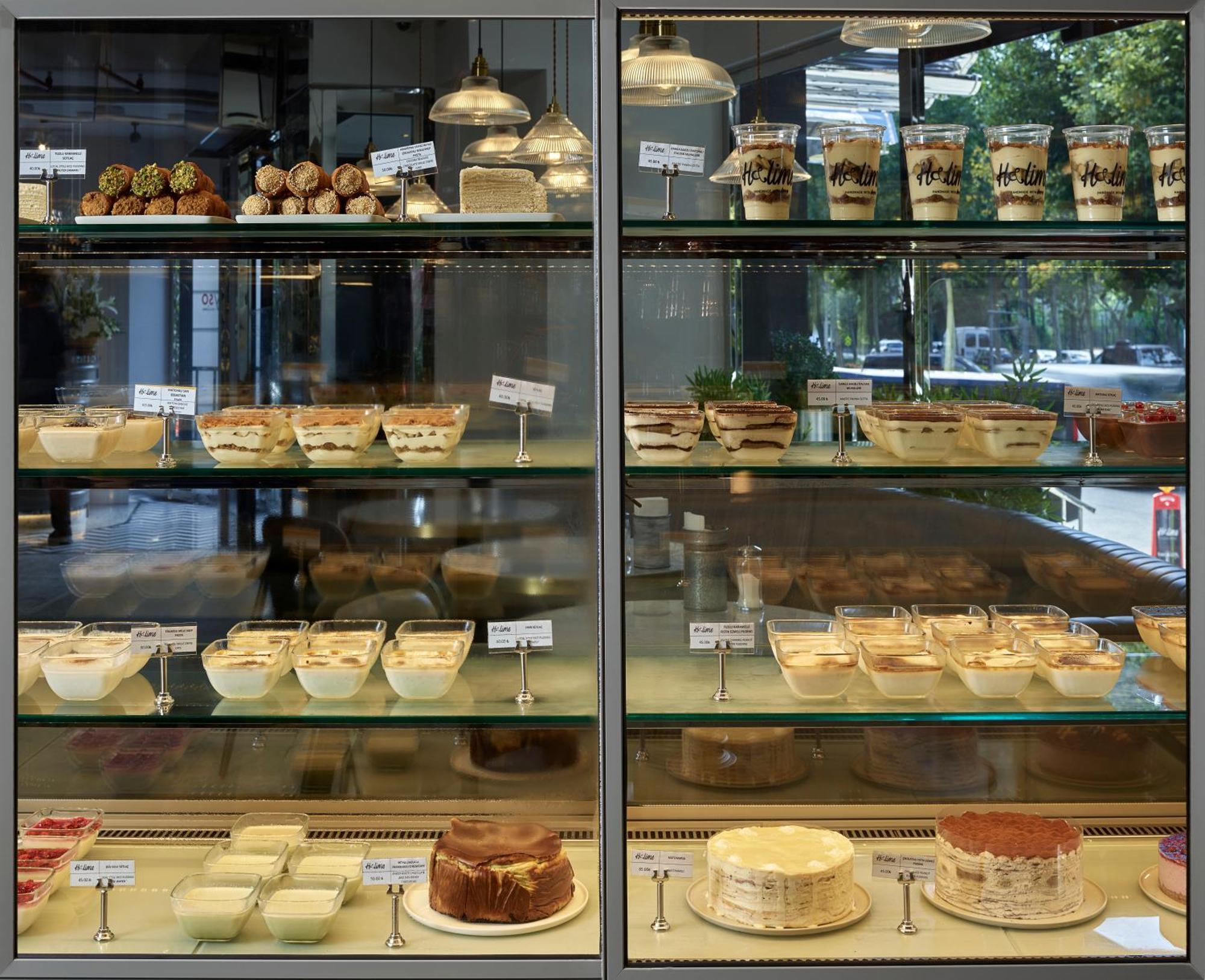 Stayso The House Hotel Стамбул Экстерьер фото A display case of pastries