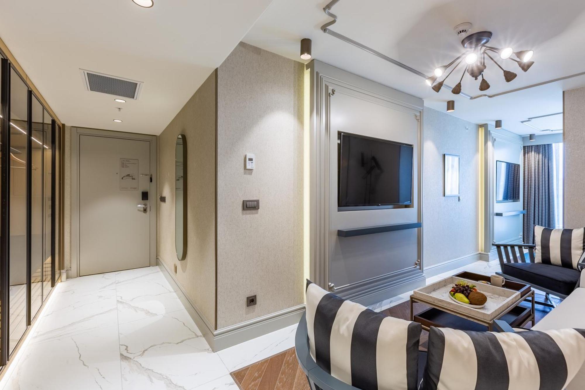 Stayso The House Hotel Стамбул Номер фото Interior of a suite at the Mandarin Oriental